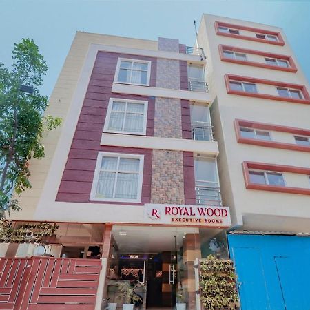 Oyo Flagship 80044 Royal Wood Deluxe Bangalore Esterno foto