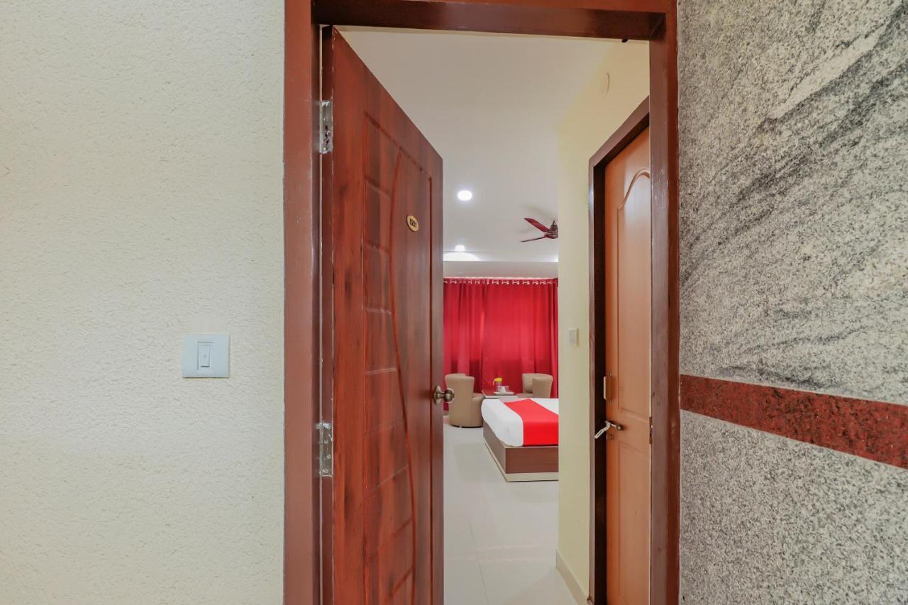 Oyo Flagship 80044 Royal Wood Deluxe Bangalore Esterno foto